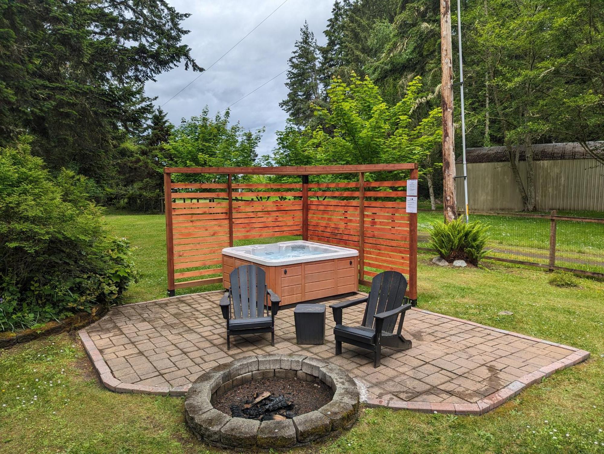 Fox Paws Luxury Cabin - Hot Tub, Fire Pit & Pines! Hansville Exterior photo